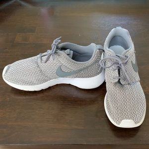 Nike Roshe One 4Y Sneakers